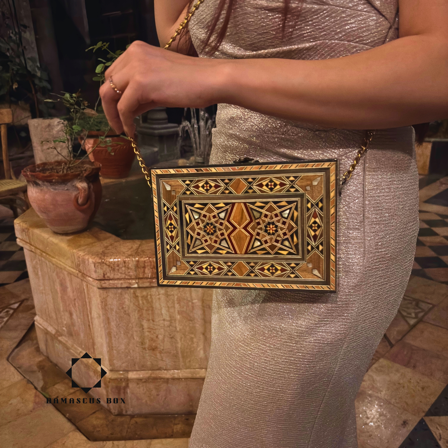 Bolso Damasquino con Nácar – Elegancia Oriental Hecha a Mano