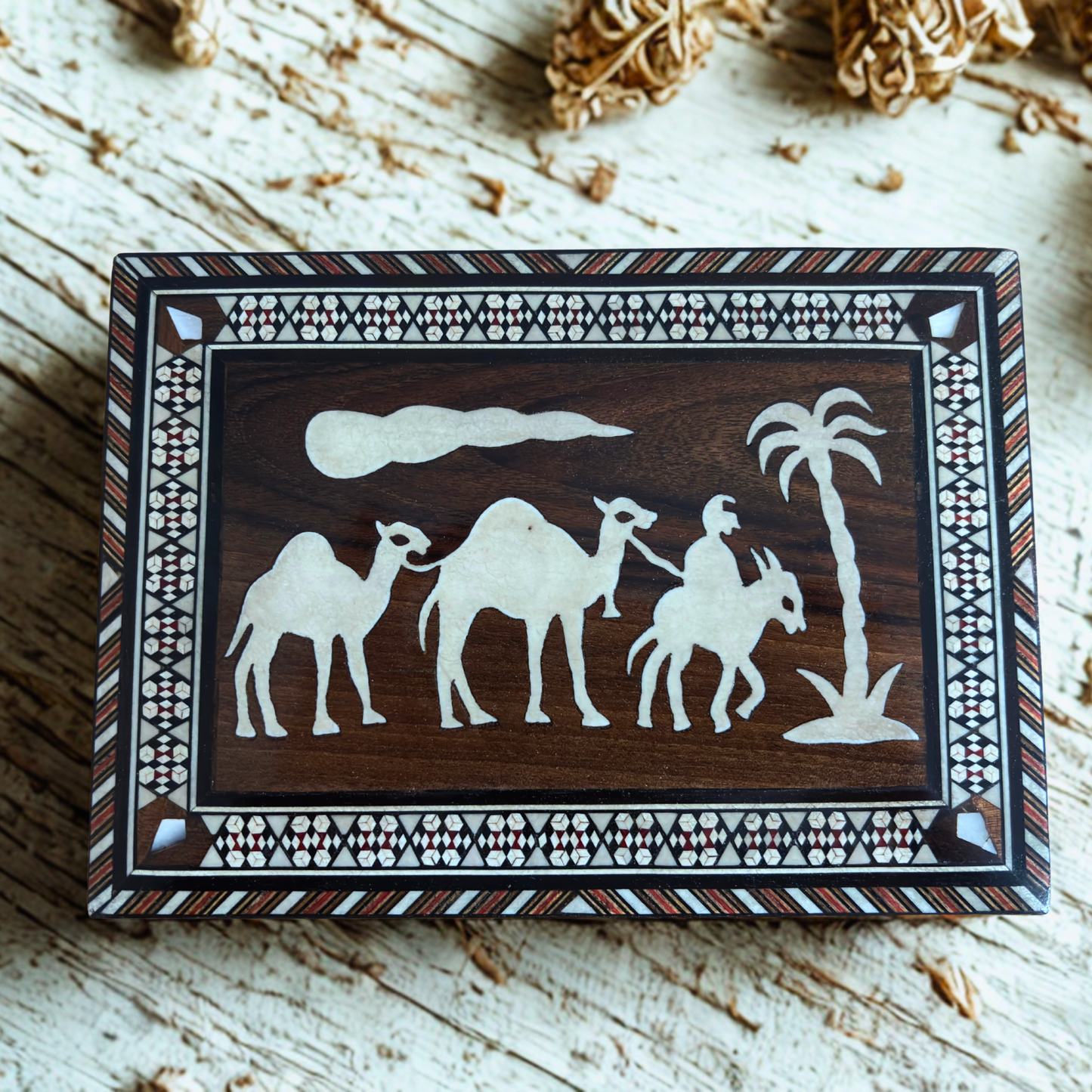 Caja vintage de mosaico damasceno de los años 70, diseño de camello, caja artesanal siria para recuerdos