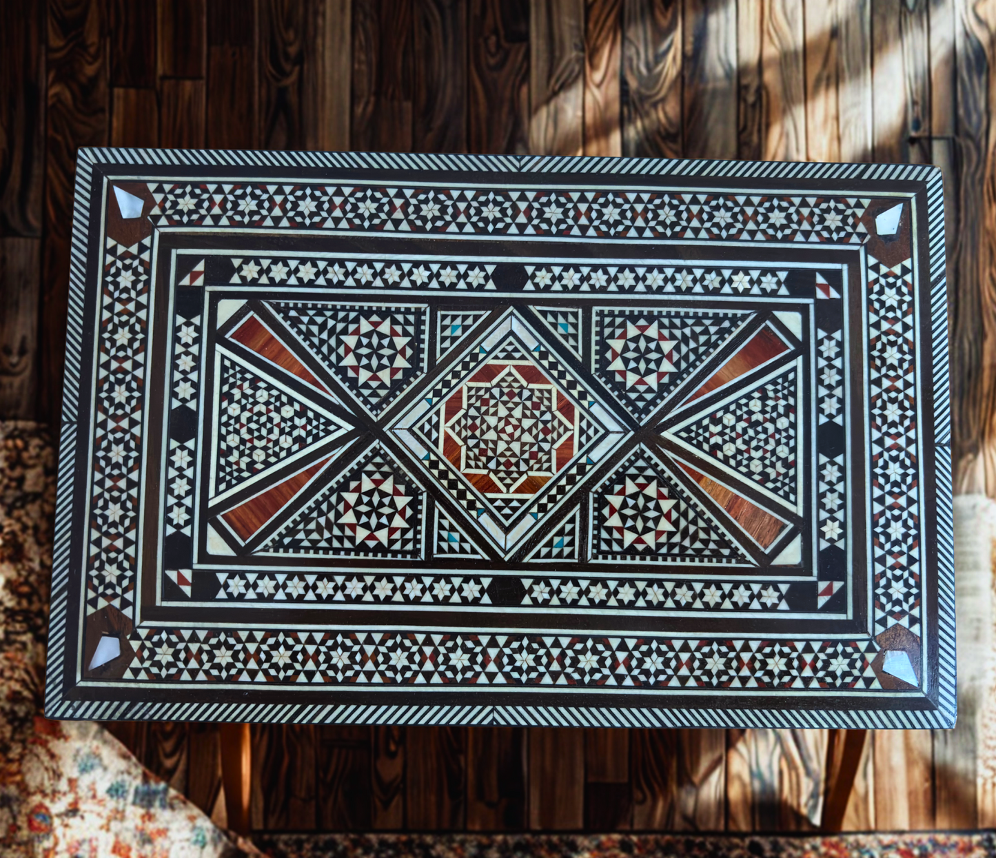 Caja de Joyero de Mosaico Damasceno Vintage 1970 – Incrustación Oriental Hecha a Mano con Nácar