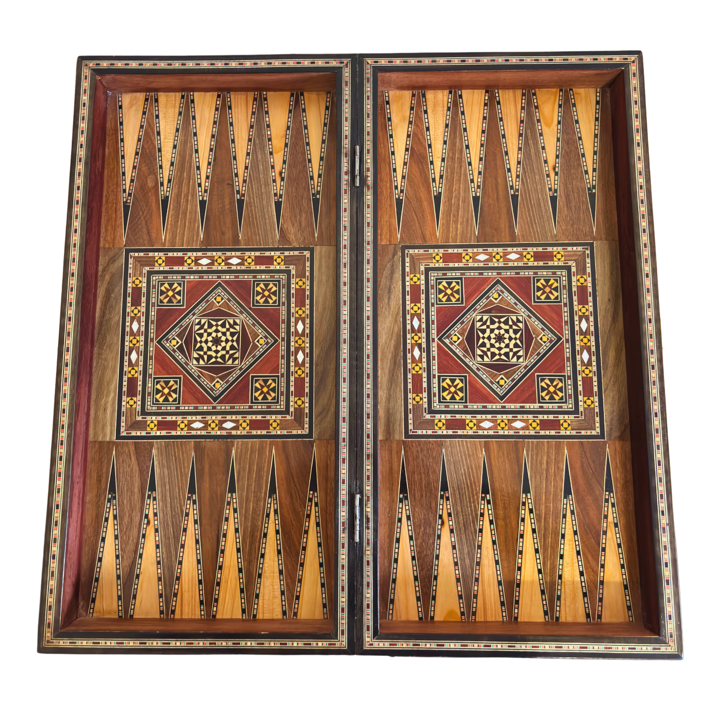 Mesa de Backgammon y Ajedrez Damasquina Hecha a Mano por Gaby Al Dayeh – Obra Maestra con Incrustaciones de Nácar