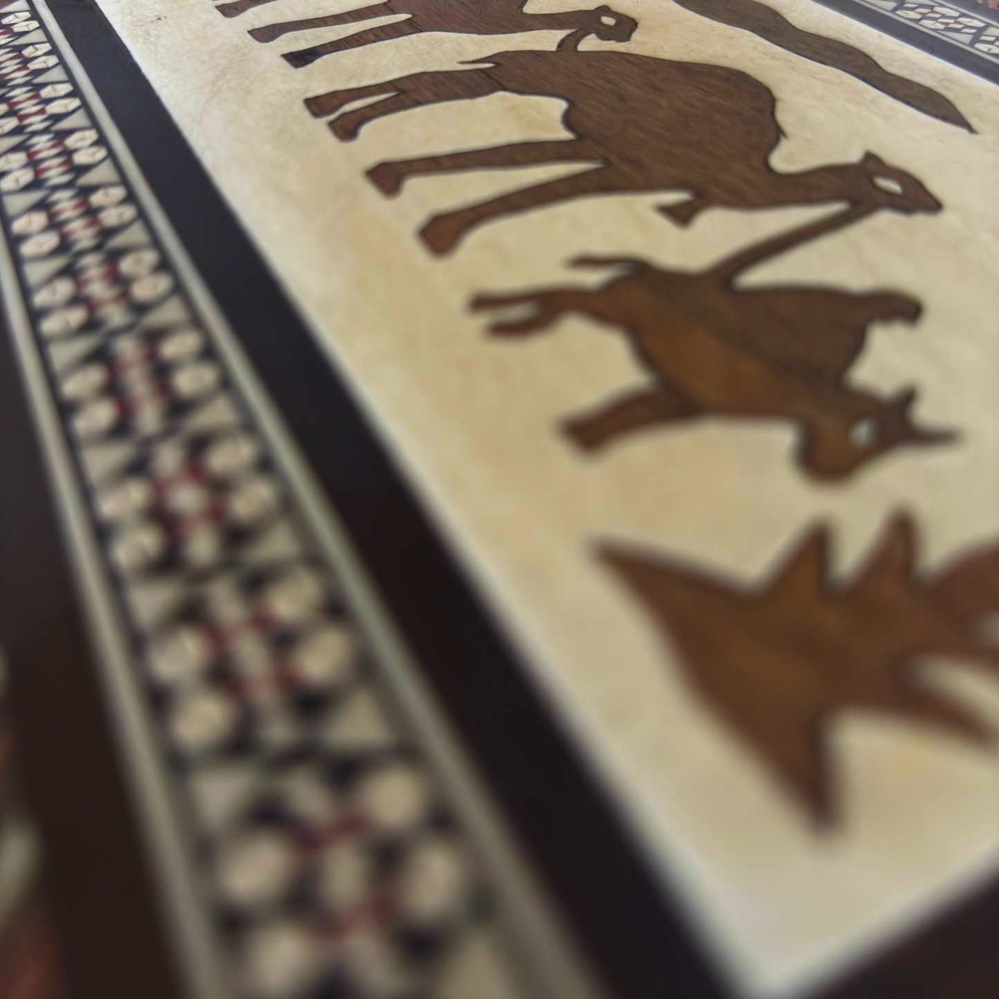 Caja vintage de joyería con mosaico de camello – Arte damasceno artesanal de 1970 con incrustación de perla
