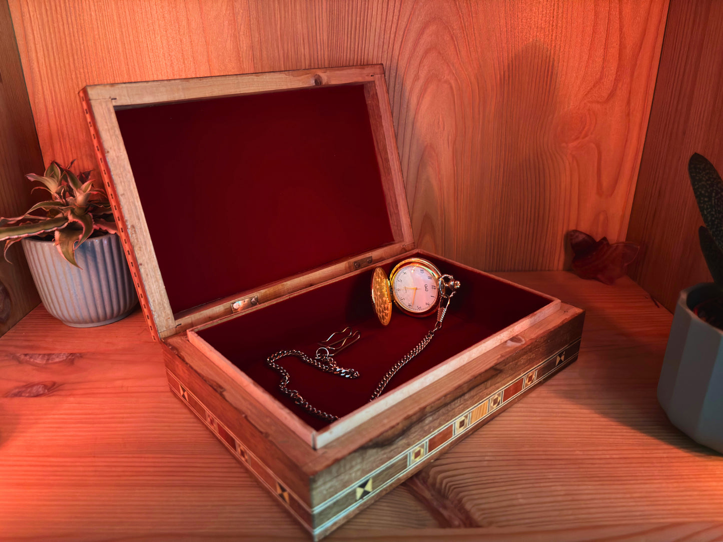 Elegante caja de joyas damasquina rectangular – Hecha a mano con madera de haya, eucalipto y limonero