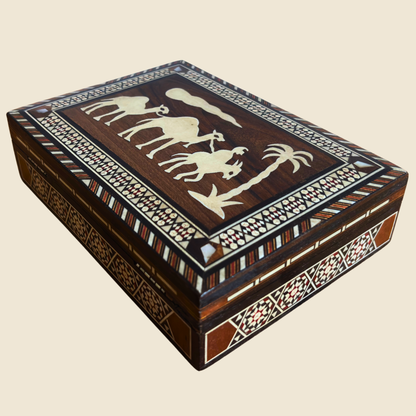 Caja Damasquina Vintage Años 70 – Diseño de Camellos Hecha a Mano
