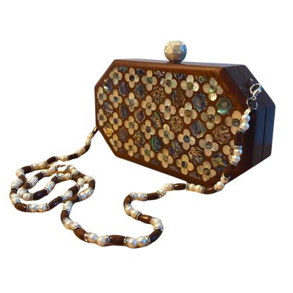 Jouri – Bolso Damasquino de Lujo con Nácar Floral y Cadena de Perlas