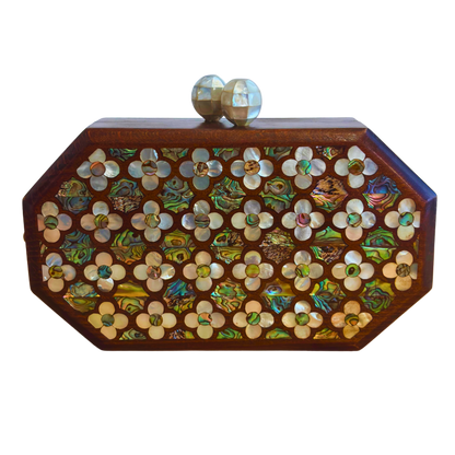 Jouri – Bolso Damasquino de Lujo con Nácar Floral y Cadena de Perlas