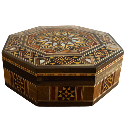 Elegante caja octogonal de mosaico damasceno – Artesanía en madera con incrustación de nácar