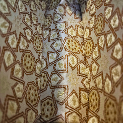 Jouri – Bolso Damasquino de Lujo con Nácar Floral y Cadena de Perlas