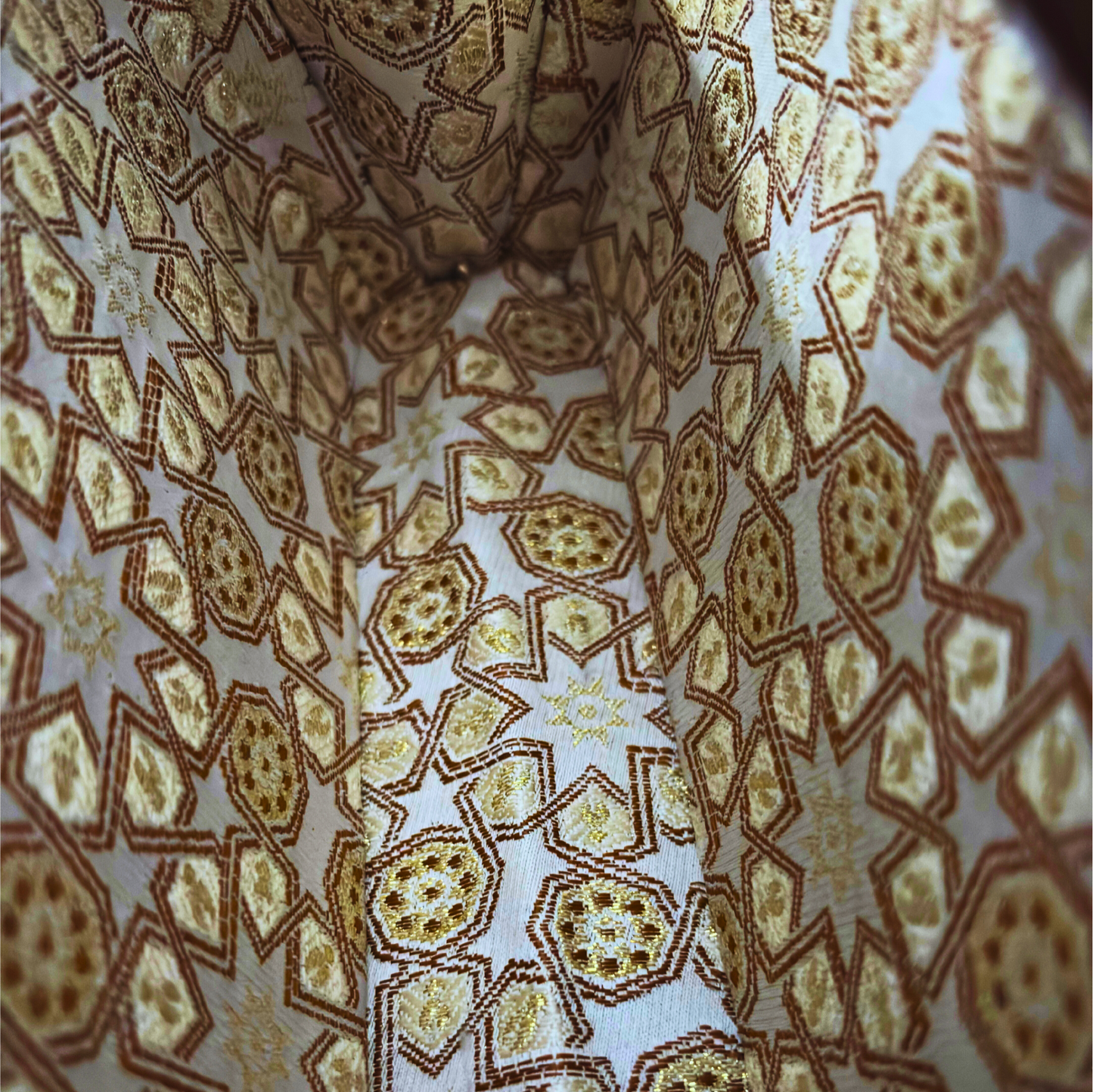 زنوبيا – حقيبة يد دمشقية فاخرة من الجوز مطعّمة بالصدف و مبطنة بالبروكار