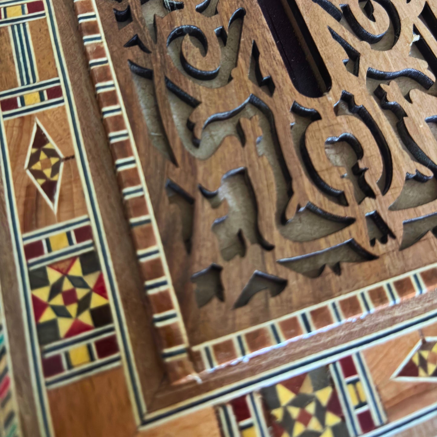 Porta Fazzoletti Damaschino in Legno Intagliato – Interno in Velluto Rosso