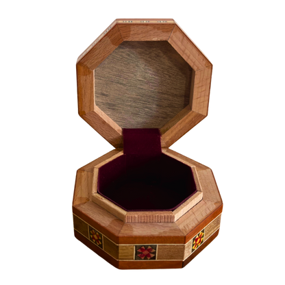 Caja octogonal de mosaico damasceno para joyas – Madera artesanal con incrustaciones de nácar en cálido terracota rústico