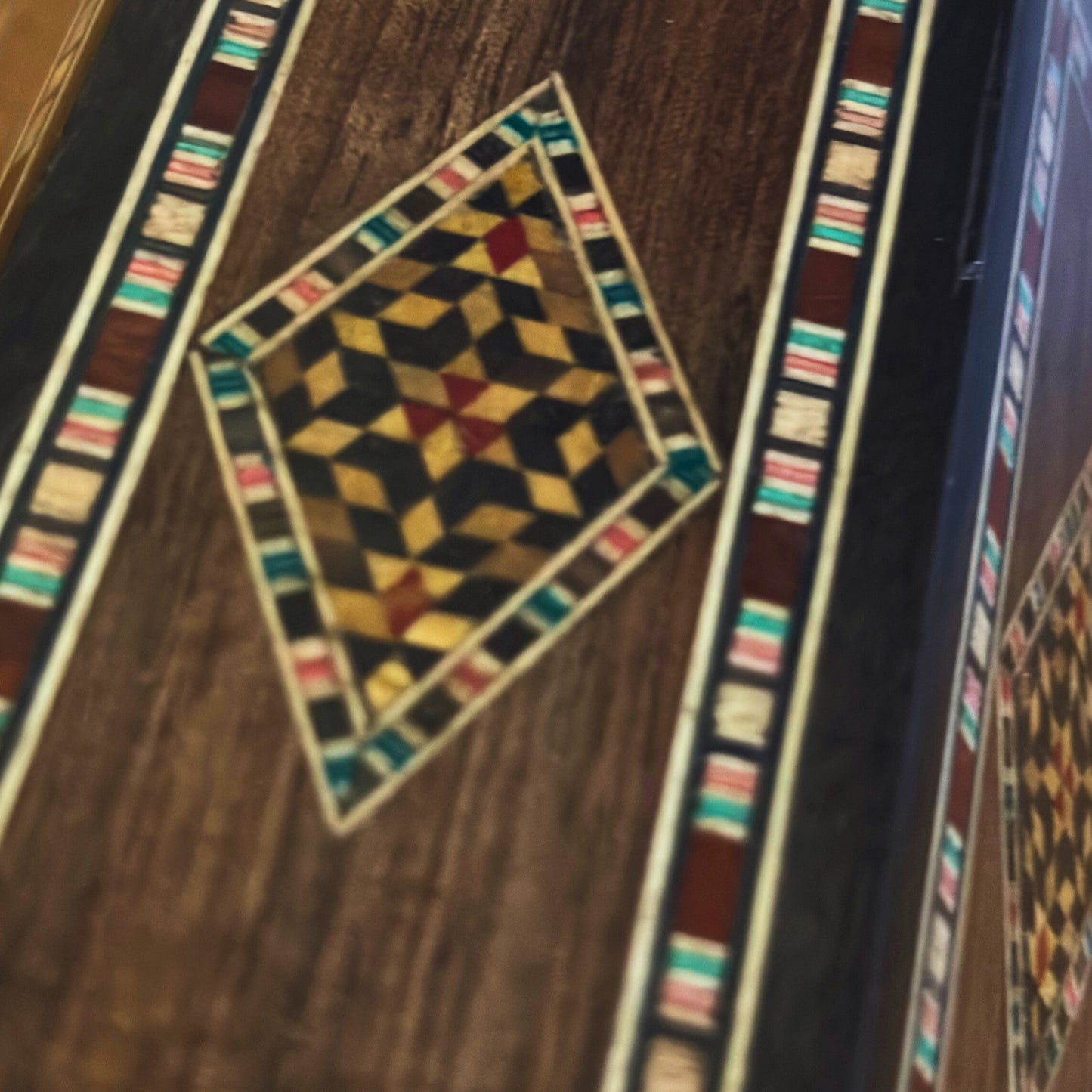 Porta Lápices Damasquino en Madera por Gaby Al Dayeh – Maderas Naturales & Elegancia Artesanal