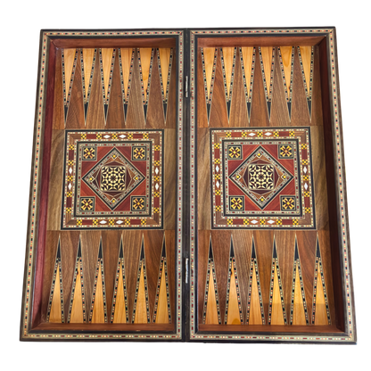 Mesa de Backgammon y Ajedrez Damasquina Hecha a Mano por Gaby Al Dayeh – Obra Maestra con Incrustaciones de Nácar
