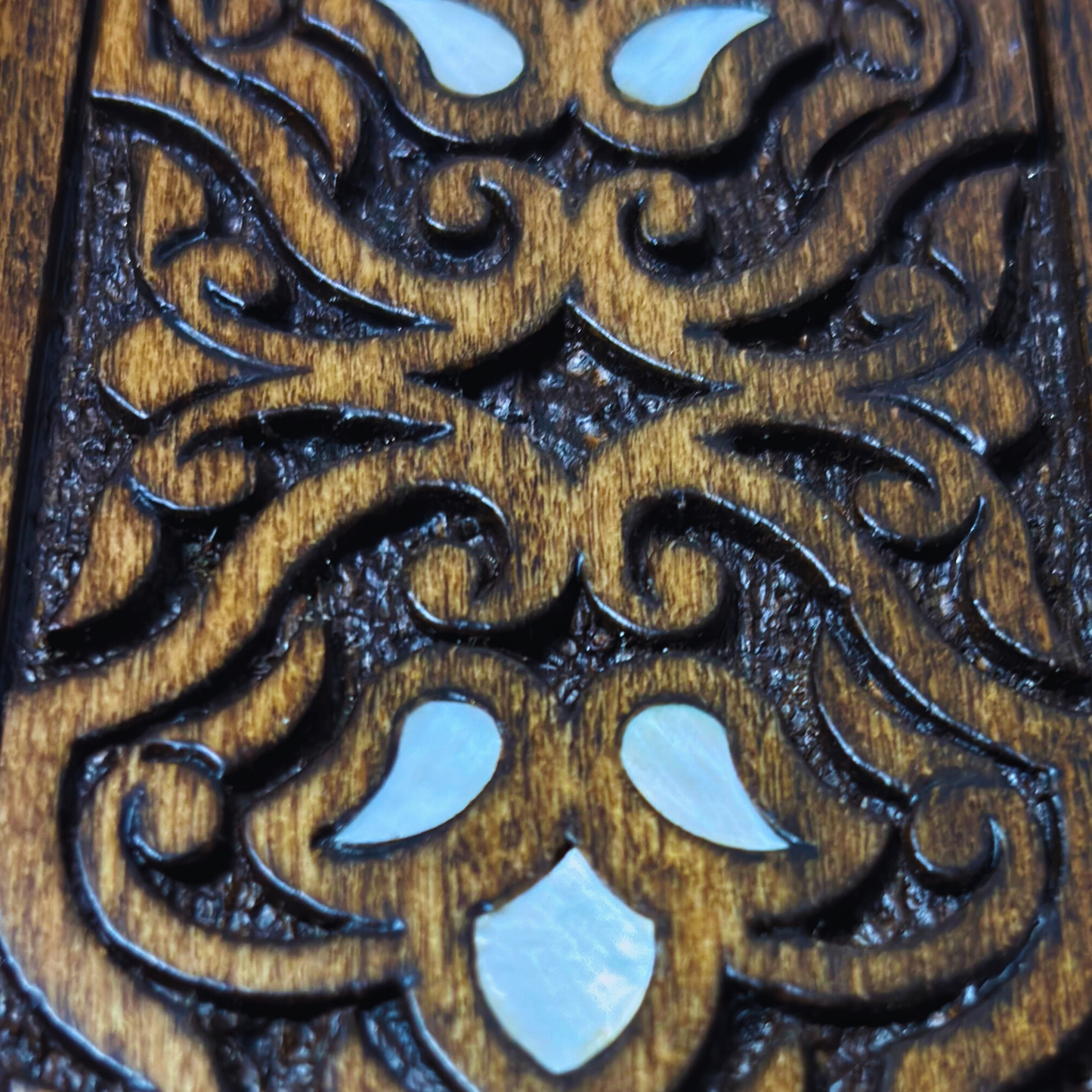 Handgefertigte Luxus-Schatulle aus Damaskus – Perlmutt & Samt