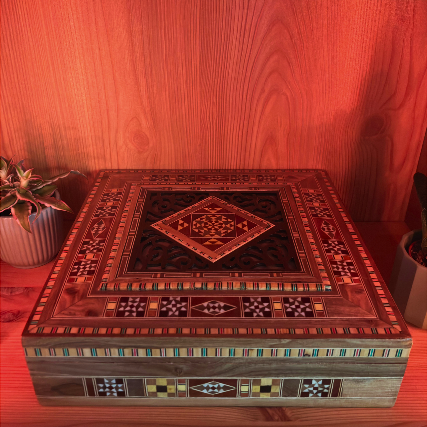 Baú Damasquino de Joias e Lembranças – Elegância em Veludo