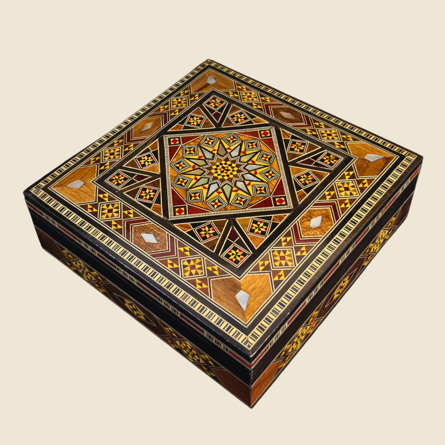 Caja de Mosaico Damasceno Hecha a Mano – Nácar y Terciopelo