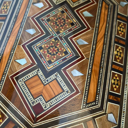 Caja de Mosaico Damasceno Hecha a Mano – Nácar y Terciopelo