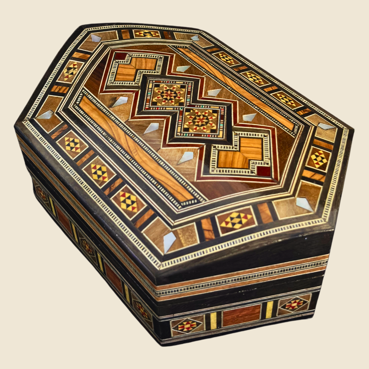 Caja de Mosaico Damasceno Hecha a Mano – Nácar y Terciopelo