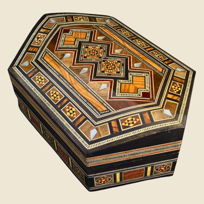 Caja de Mosaico Damasceno Hecha a Mano – Nácar y Terciopelo