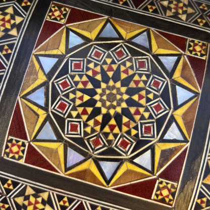 Caja de Mosaico Damasceno Hecha a Mano – Nácar y Terciopelo
