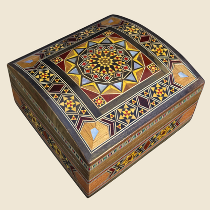 Caja de Mosaico Damasceno Hecha a Mano – Nácar y Terciopelo