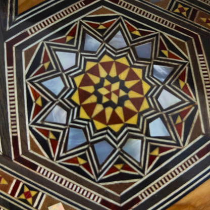 Caja de Mosaico Damasceno Hecha a Mano – Nácar y Terciopelo