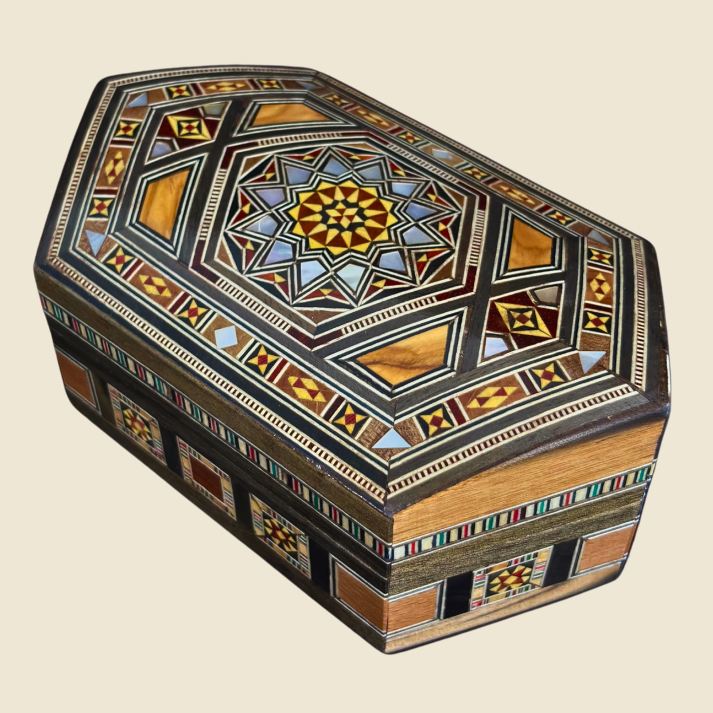 Caja de Mosaico Damasceno Hecha a Mano – Nácar y Terciopelo
