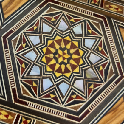 Caja de Mosaico Damasceno Hecha a Mano – Nácar y Terciopelo