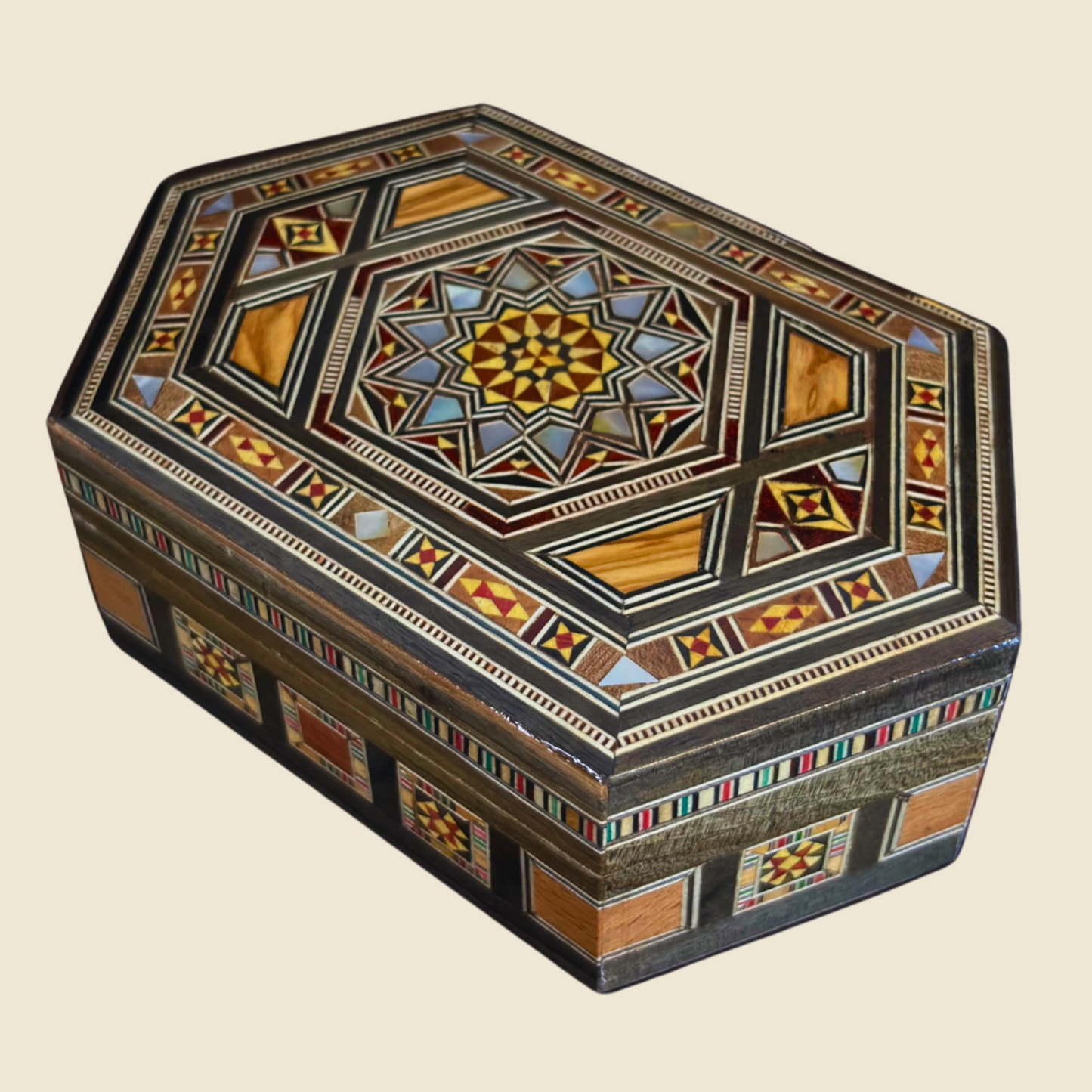Caja de Mosaico Damasceno Hecha a Mano – Nácar y Terciopelo