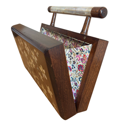 Le Jasmin de Damas – Pochette Damasquine en Noyer avec Incrustations de Nacre et Doublure en Brocart