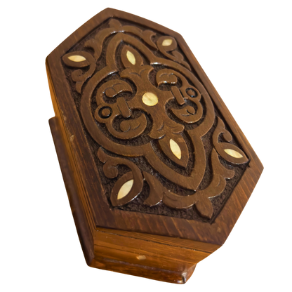 Caja de Madera de Haya Tallada a Mano con Nácar y Forro de Terciopelo – Diseño Oriental Atemporal