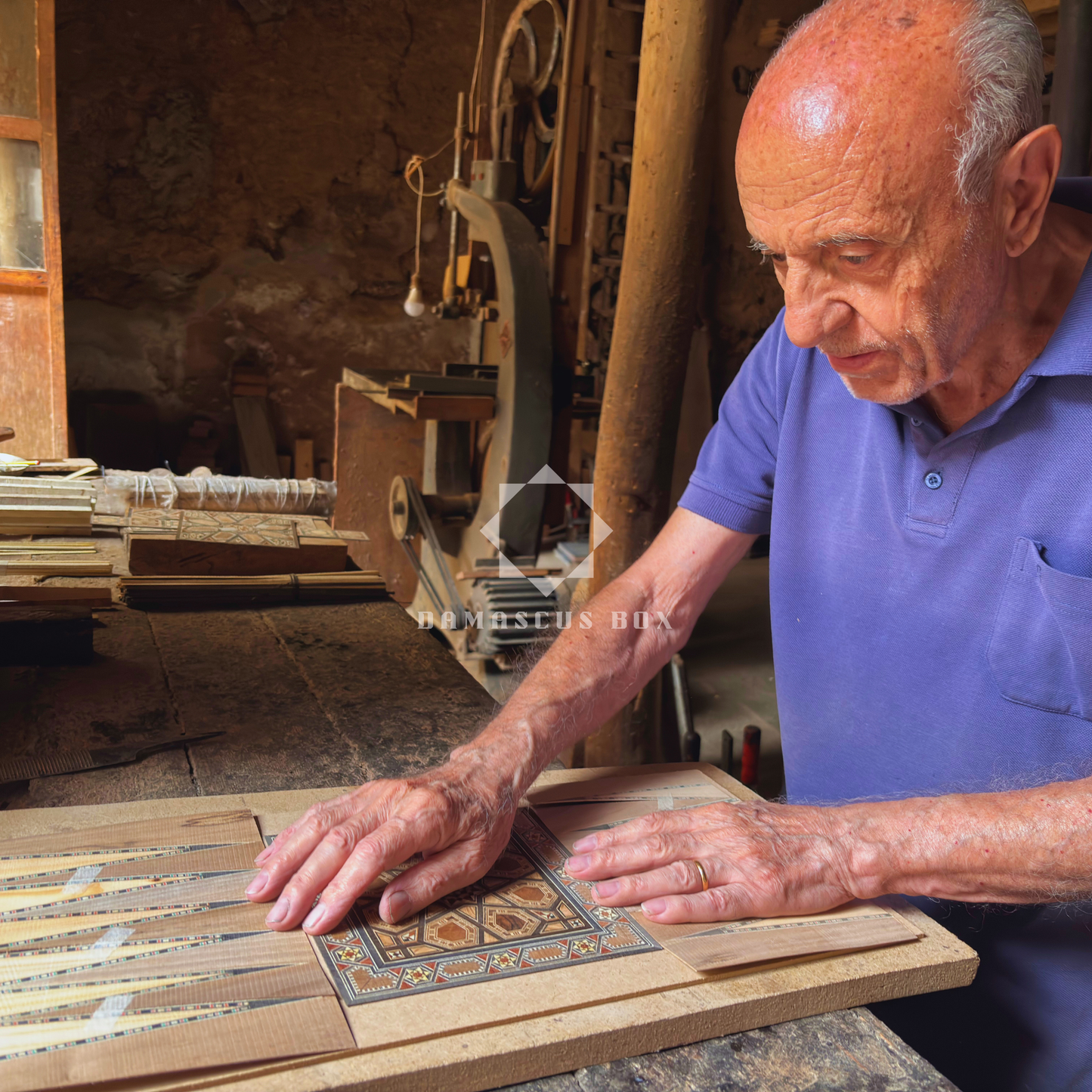 Damasceńska Szkatułka Mozaikowa od Mistrza Gaby Al Dayeh – Masa Perłowa i Aksamit