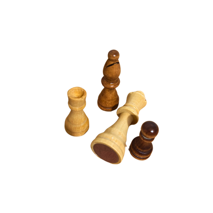 Juego de Piezas de Ajedrez de Madera Hecho a Mano – Artesanía Atemporal