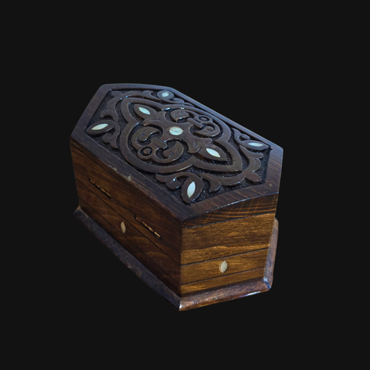 Caja de Madera de Haya Tallada a Mano con Nácar y Forro de Terciopelo – Diseño Oriental Atemporal