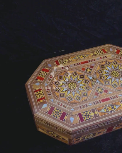 Caja de Mosaico Damasceno Hecha a Mano – Nácar y Terciopelo